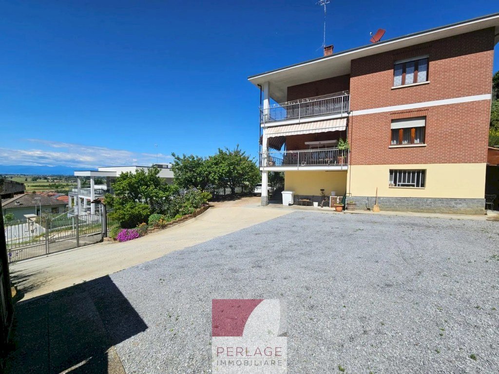 Apartment Bra - photo 1