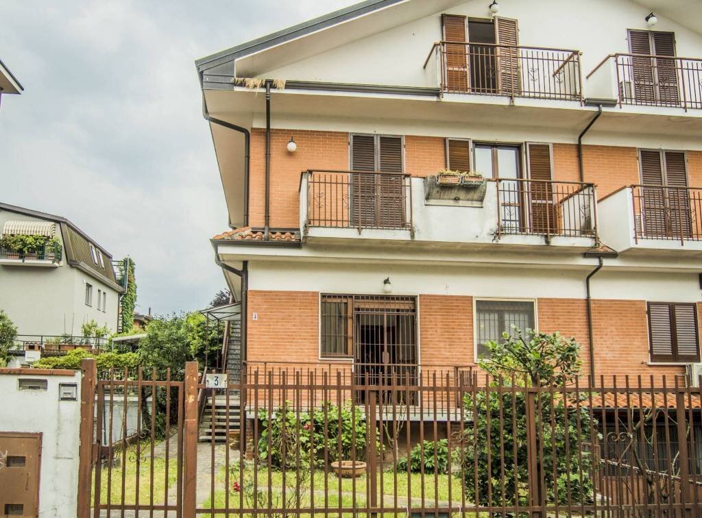 Facciata - Villa via Redipuglia, 3, Cesano Boscone - foto 1