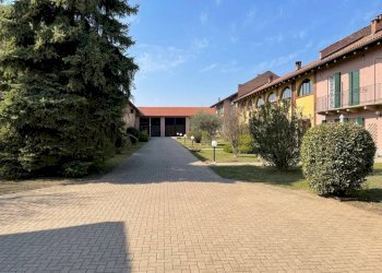 Cortile interno - Villa a Schiera Borgata Dojrone, 9, Rivalta di Torino - foto 1