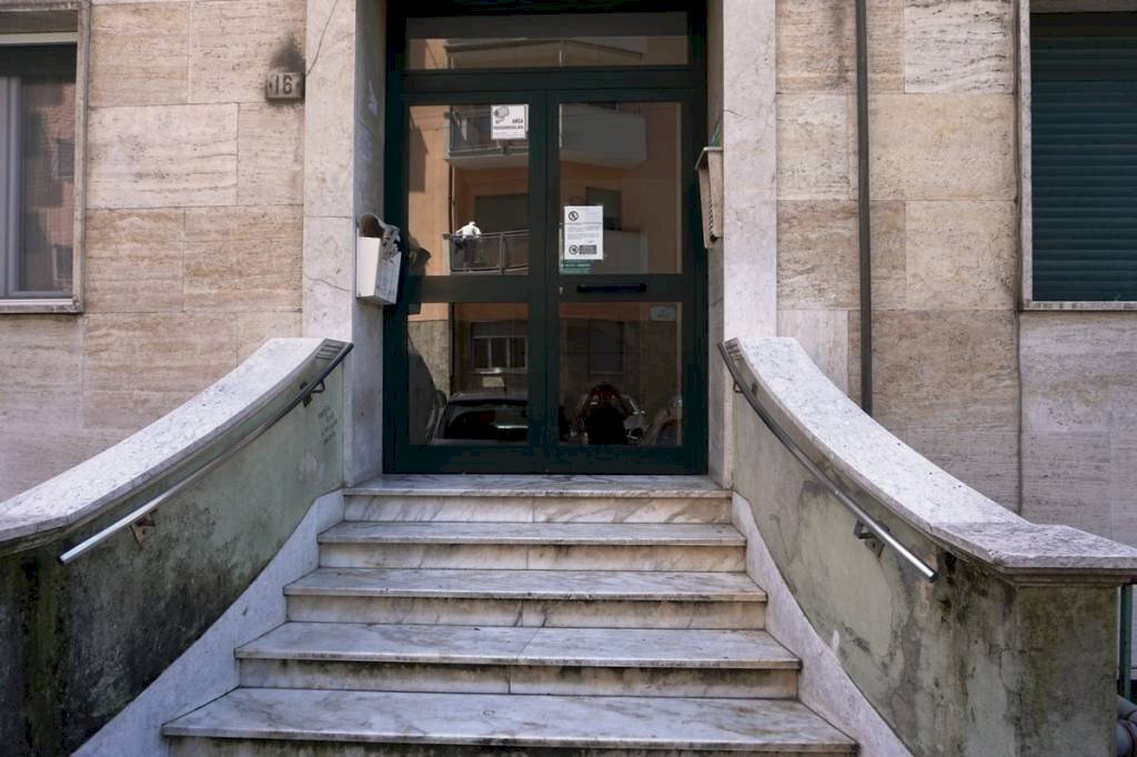 Ingresso - Trilocale via dei Landi, 16, Genova (zona Sampierdarena) - foto 2