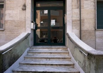 Ingresso - Trilocale via dei Landi, 16, Genova (zona Sampierdarena) - foto 2