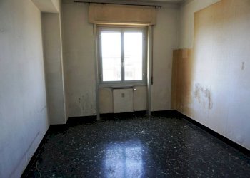 Camera da letto - Trilocale via dei Landi, 16, Genova (zona Sampierdarena) - foto 8