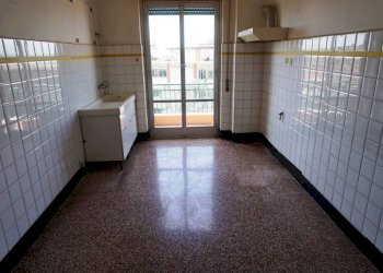 Cucina - Trilocale via dei Landi, 16, Genova (zona Sampierdarena) - foto 10