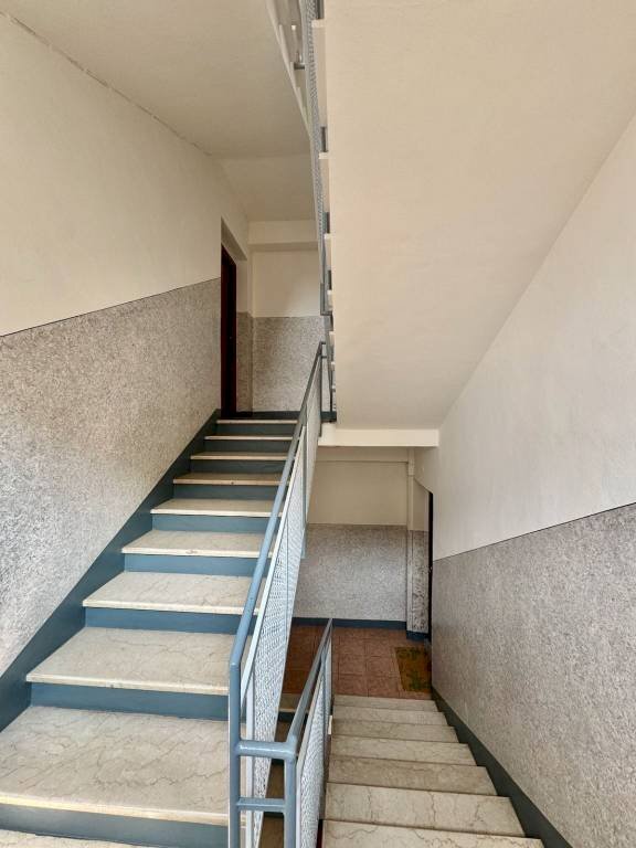 Interno palazzo - Appartamento strada Ciapeia, 7, Biella - foto 3