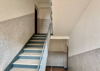 Interno palazzo - Appartamento strada Ciapeia, 7, Biella - foto 3
