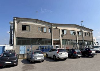 Facciata - Capannone via Vittorio Veneto, 57, Caramagna Piemonte - foto 1