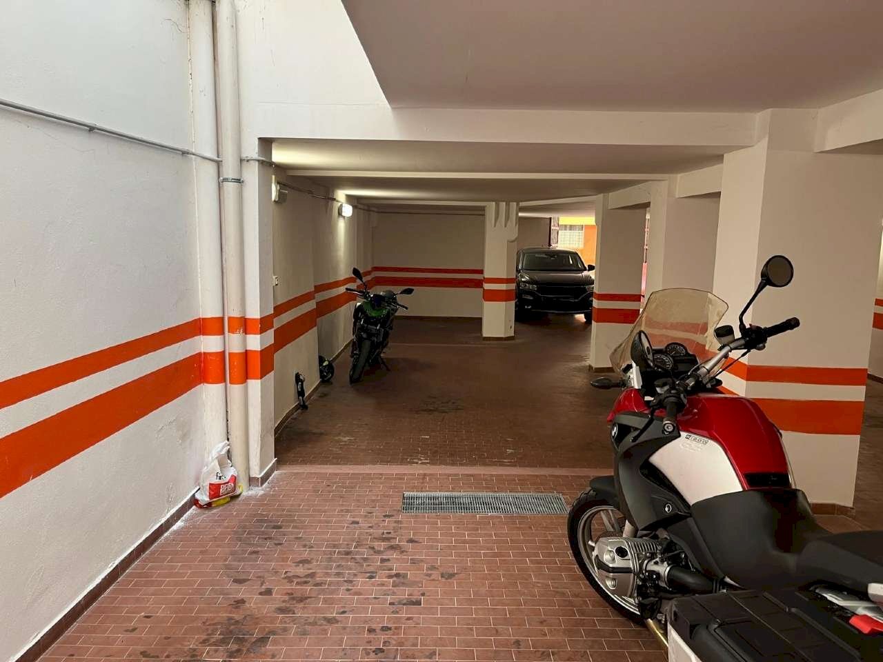 posto auto - Posto Auto via Centotrecento, Bologna (zona Centro Storico) - foto 2