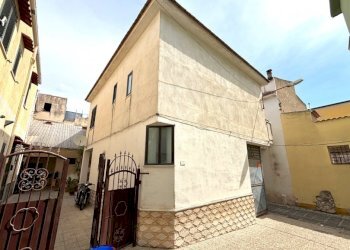 Casa indipendente Mondragone - foto 1