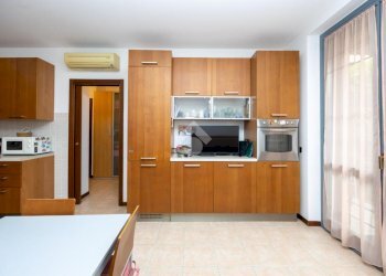 Three-room apartment Viale Piave, Gessate - photo 5