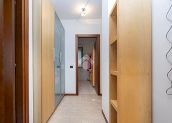Three-room apartment Viale Piave, Gessate - photo 10