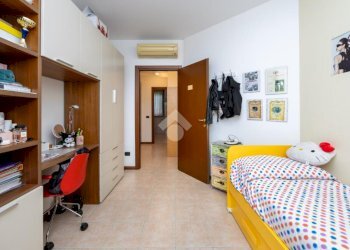Three-room apartment Viale Piave, Gessate - photo 12