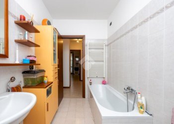 Three-room apartment Viale Piave, Gessate - photo 21