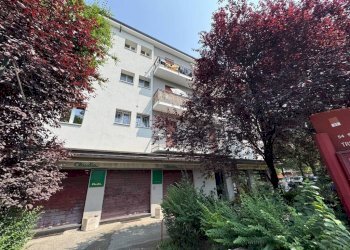 Facciata - Box via del Triumvirato, 1/6, Bologna (zona Borgo Panigale) - foto 1