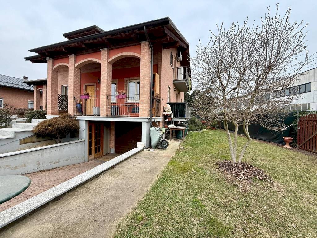 Facciata - Villa strada Carmagnola, 62/a, Caramagna Piemonte - foto 3