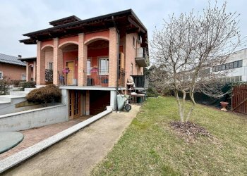Facciata - Villa strada Carmagnola, 62/a, Caramagna Piemonte - foto 3