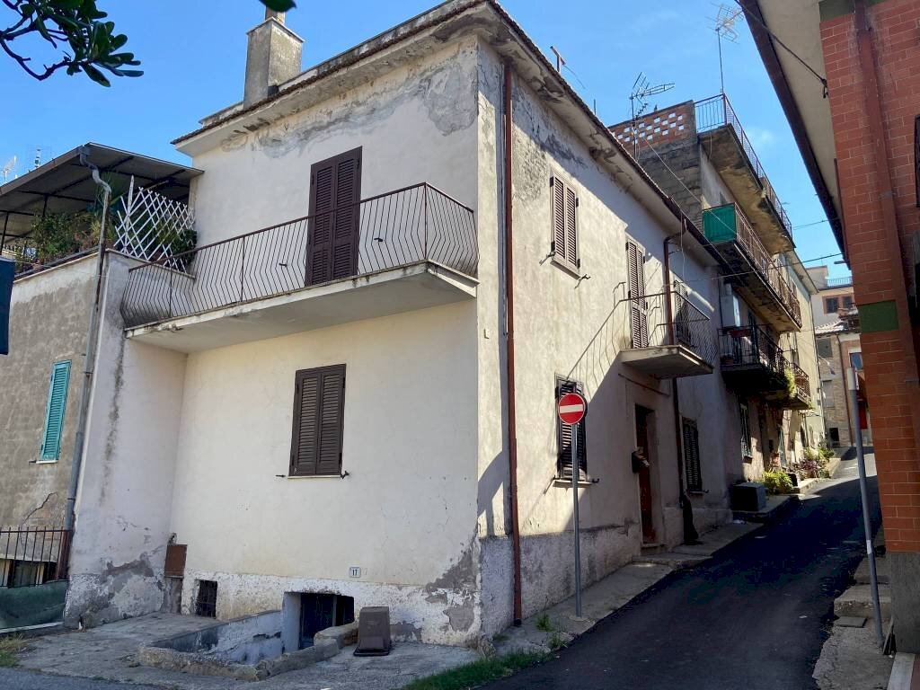 Facciata - Casa indipendente via Galeriano, Fara in Sabina - foto 1