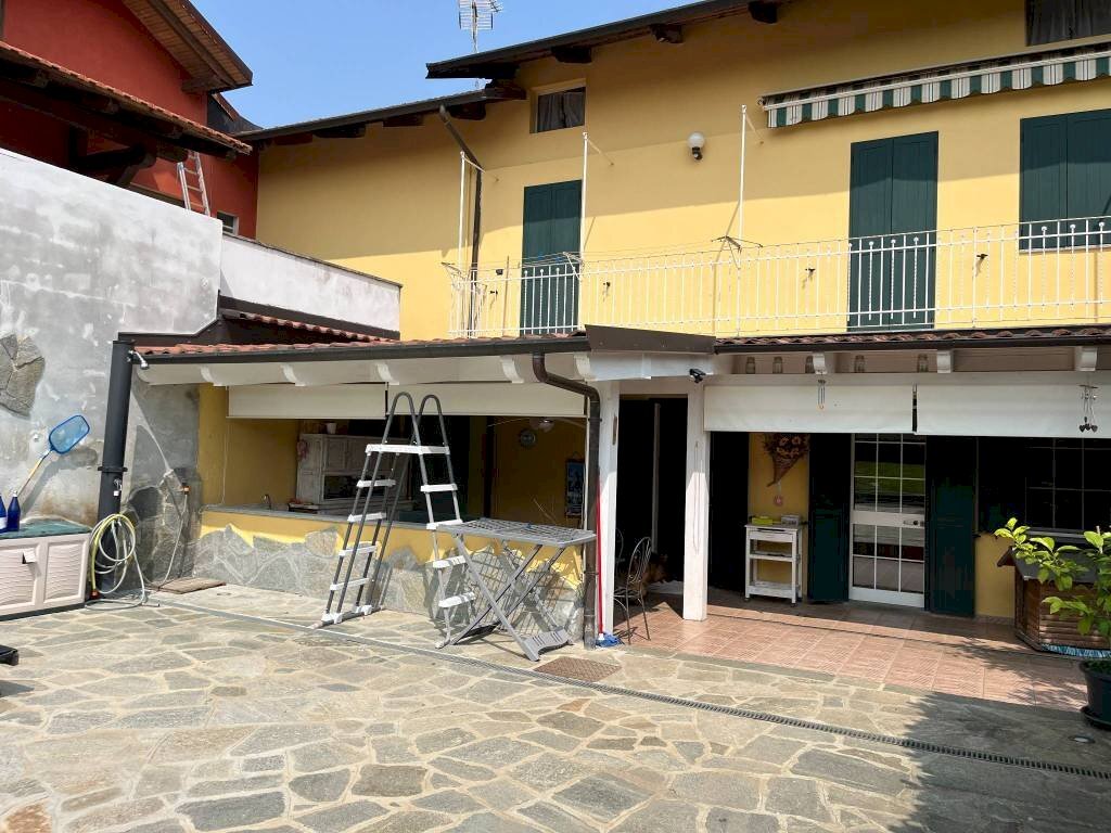 Facciata - Villa a Schiera via San Sebastiano, 7, Candelo - foto 1