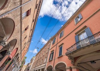 Attività Commerciale Ad.ze via Ugo Bassi, Bologna (zona Centro Storico) - foto 1