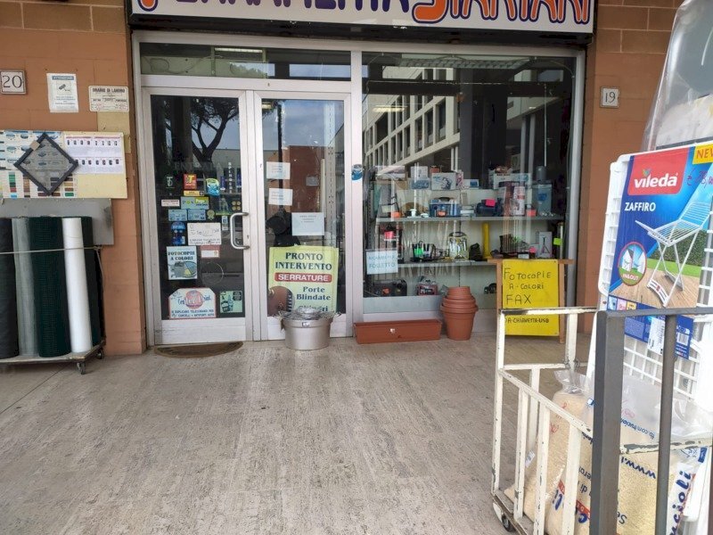 Commercial Activity Largo Capelvenere, Roma (neighborhood Acilia) - photo 1