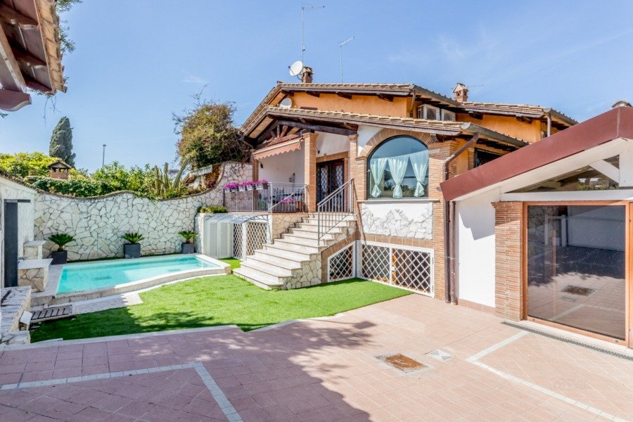 Villa Via di val Floriana, Roma (zona Infernetto) - foto 1