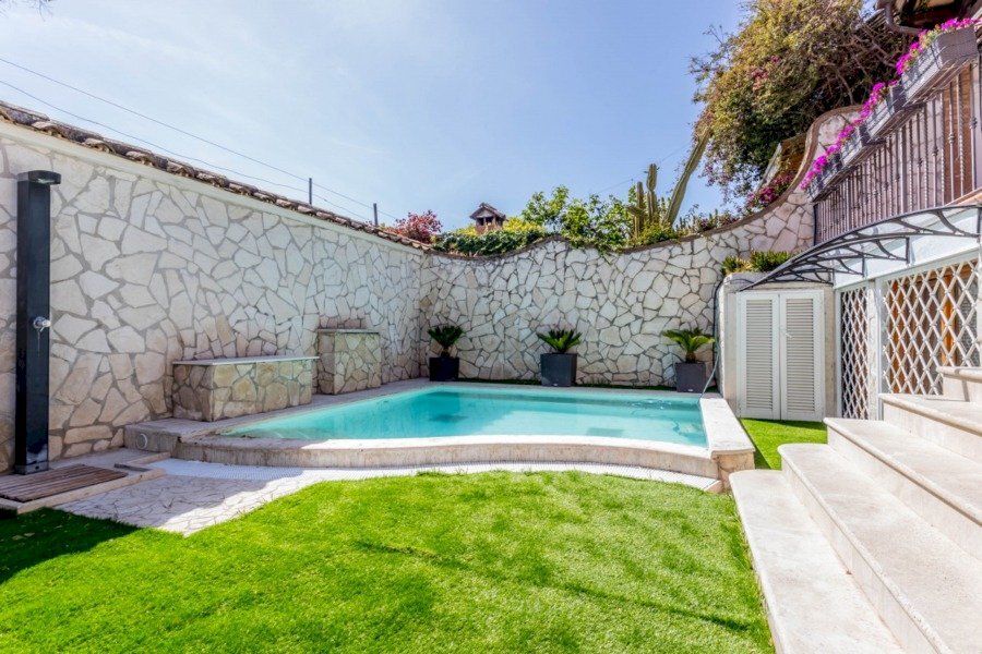 Villa Via di val Floriana, Roma (zona Infernetto) - foto 2