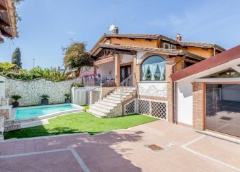 Villa Via di val Floriana, Roma (zona Infernetto) - foto 1