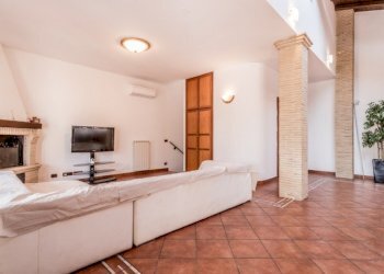 Villa Via di val Floriana, Roma (zona Infernetto) - foto 7