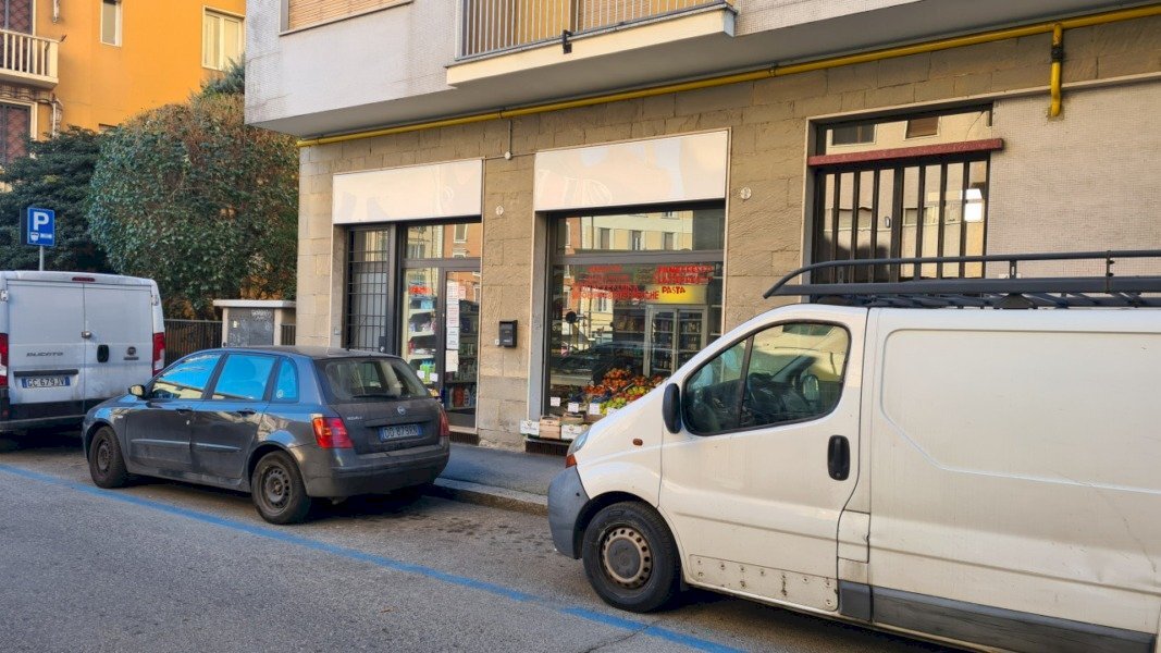 Shop via Valdossola, Bologna (neighborhood Costa Saragozza) - photo 1