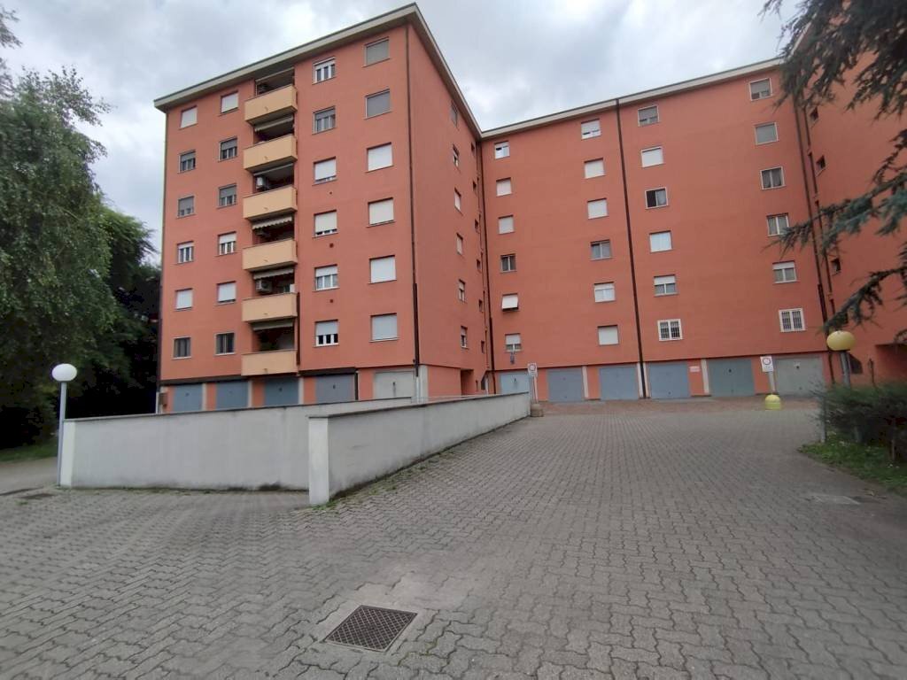 Facciata - Trilocale via Claudio Varalli, 27, Bollate - foto 2