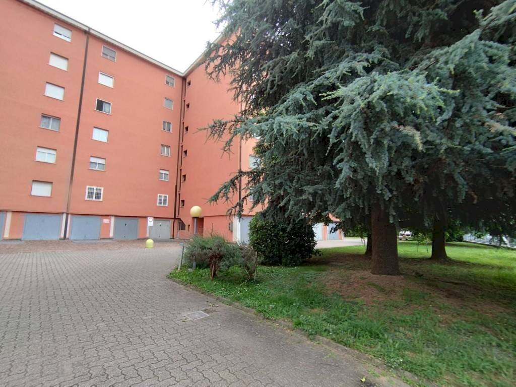 Cortile interno - Trilocale via Claudio Varalli, 27, Bollate - foto 3
