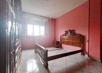 Camera da letto - Three-room apartment via Claudio Varalli, 27, Bollate - photo 36