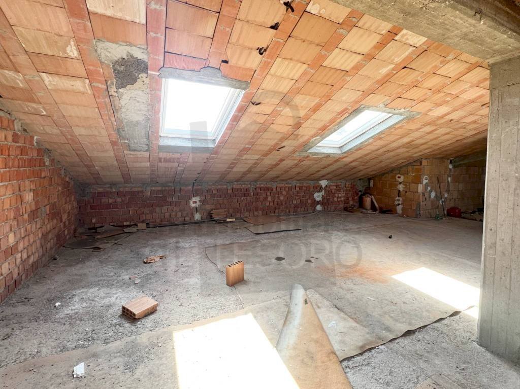 Stanza non arredata - Attico via Fausto Coppi, San Leo - foto 3