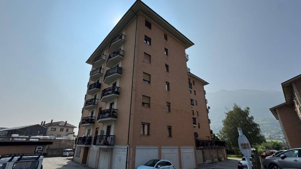 Facciata - Trilocale via Lys, 37, Aosta - foto 2