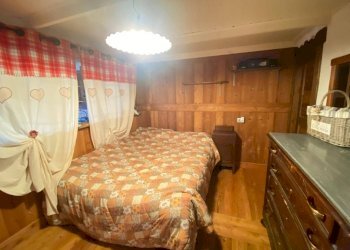 Camera da letto - Monolocale Località Blavy, 22, Roisan - foto 5