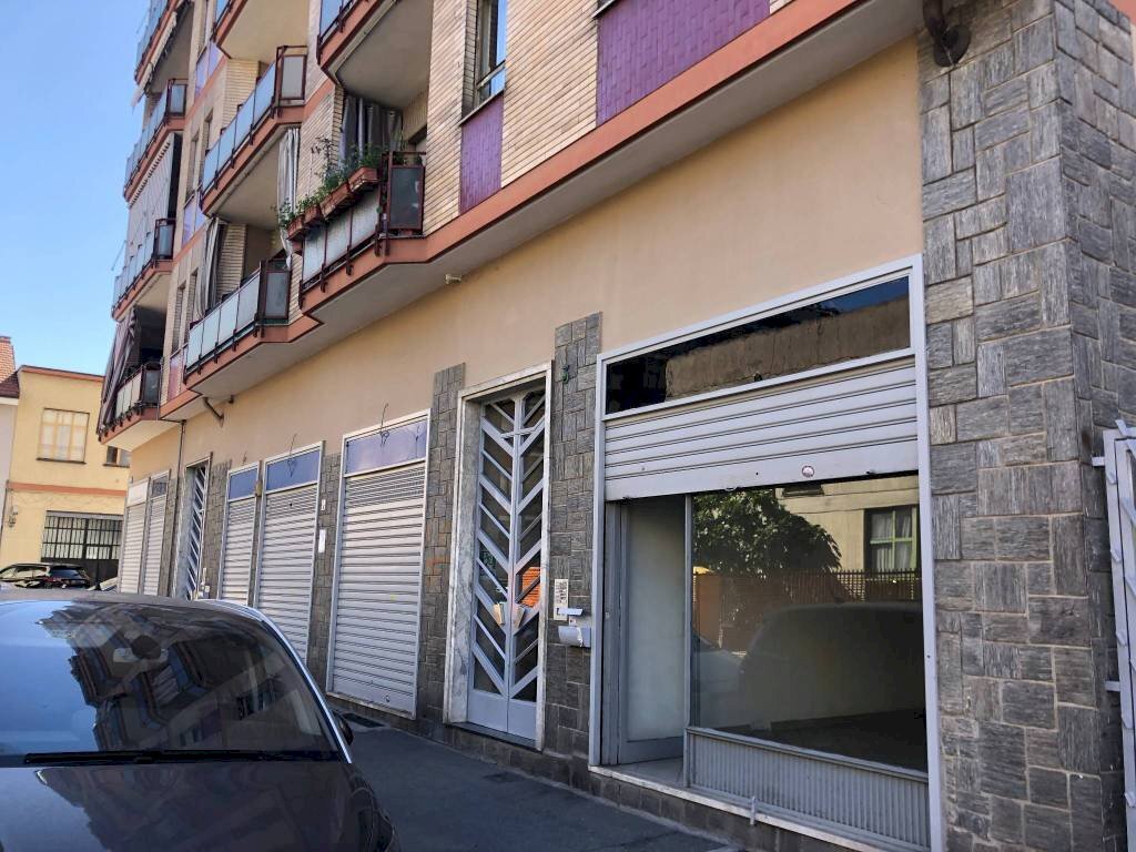 Facciata - Negozio via Alessandrina Ravizza, 3, Torino - foto 1