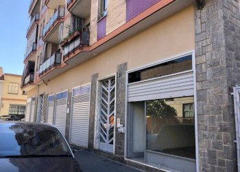 Facciata - Negozio via Alessandrina Ravizza, 3, Torino - foto 2