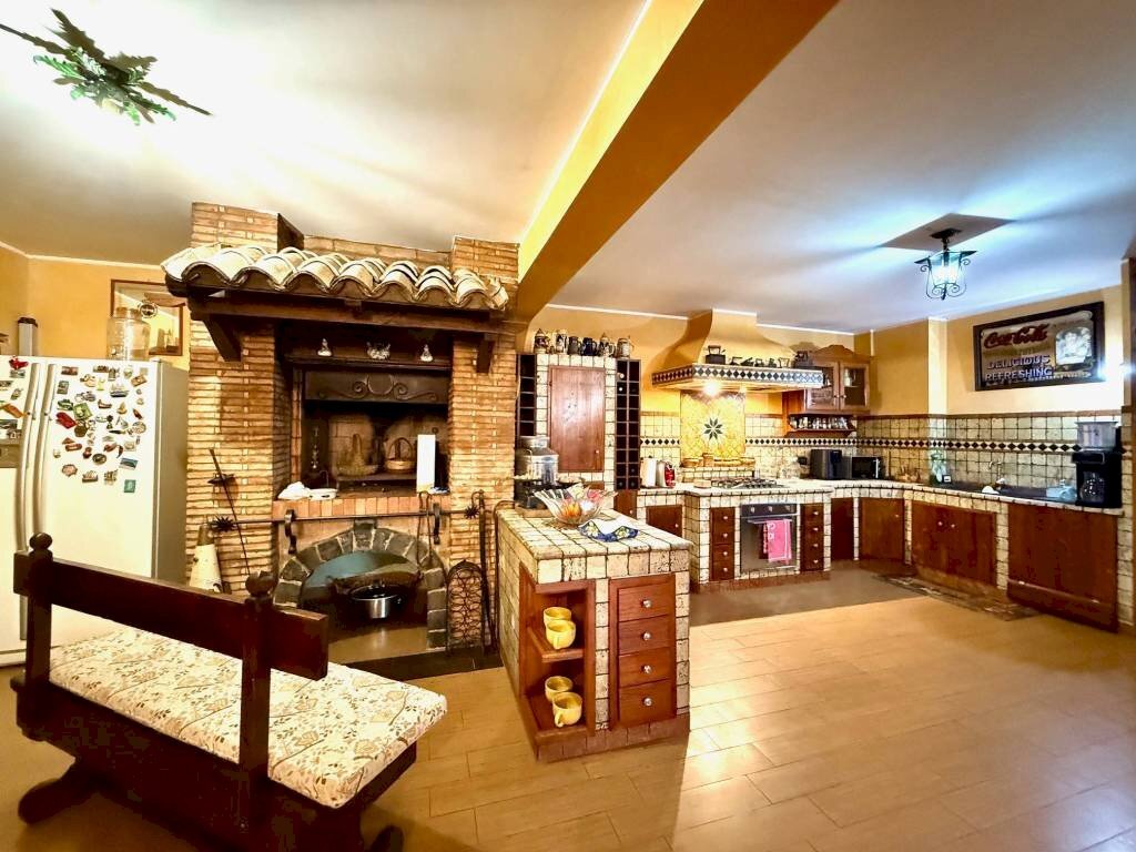 Cucina - Villa via Lamberto Vignoli, Roma - foto 2