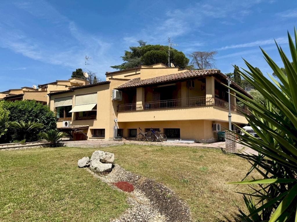 Facciata - Villa via Lamberto Vignoli, Roma - foto 3