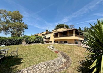 Facciata - Villa via Lamberto Vignoli, Roma - foto 17