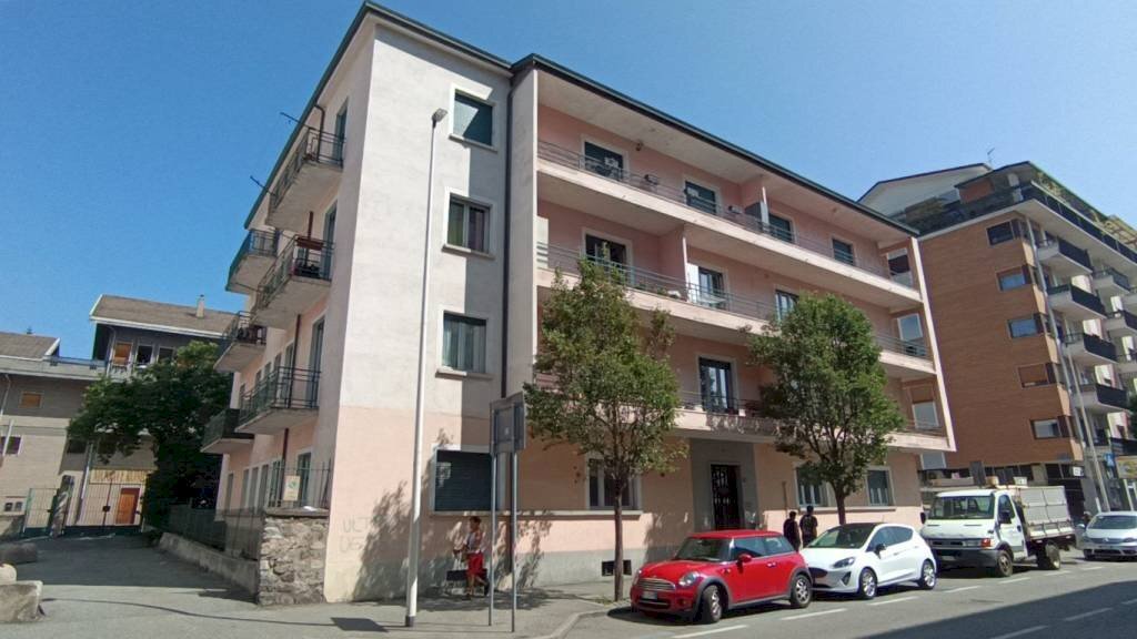 Facciata - Trilocale via Torino, Aosta - foto 2