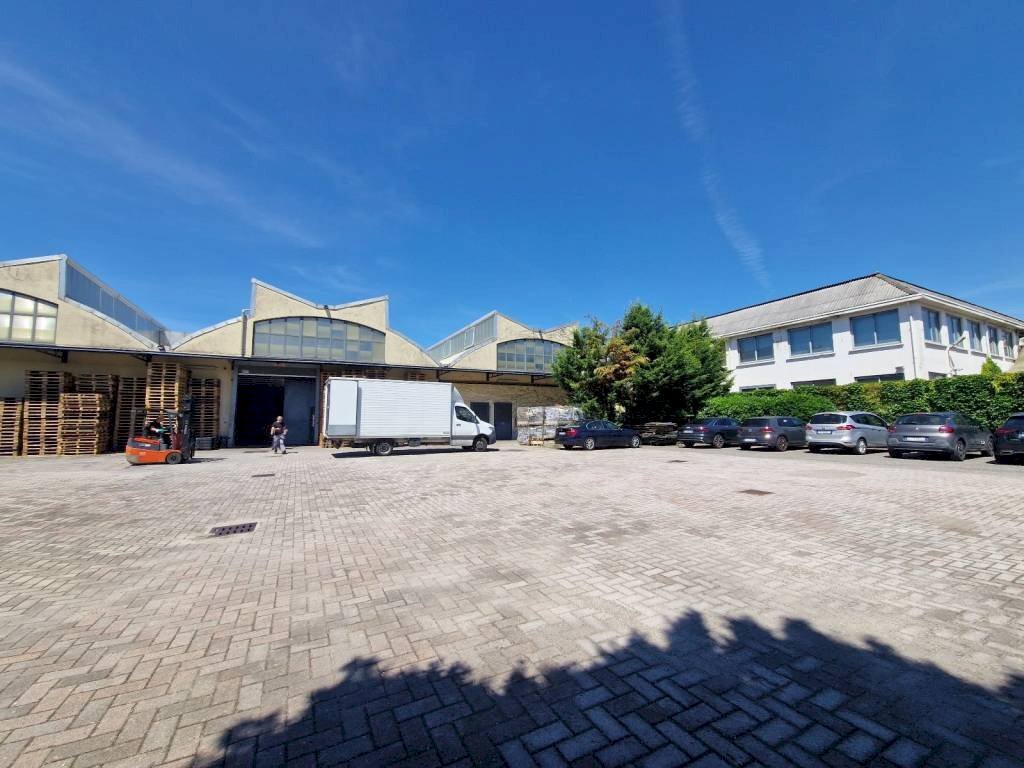 Cortile interno - Capannone via Milano, Baranzate - foto 2