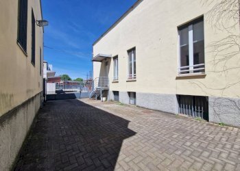 Cortile interno - Capannone via Milano, Baranzate - foto 28