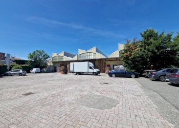 Cortile interno - Capannone via Milano, Baranzate - foto 1