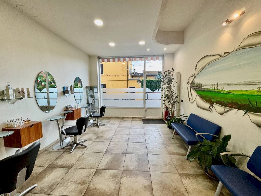 Salone - Negozio via Giuseppe Cabrino, 56, Mongrando - foto 1