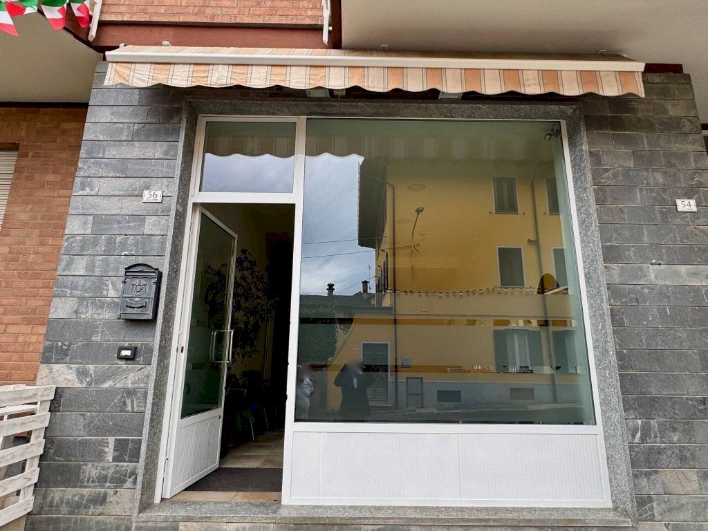 Facciata - Negozio via Giuseppe Cabrino, 56, Mongrando - foto 3