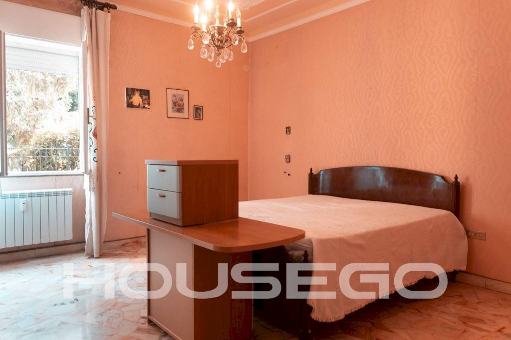 Camera da letto - Appartamento via Luigi Rizzo, 155, Genova (zona Pegli) - foto 2