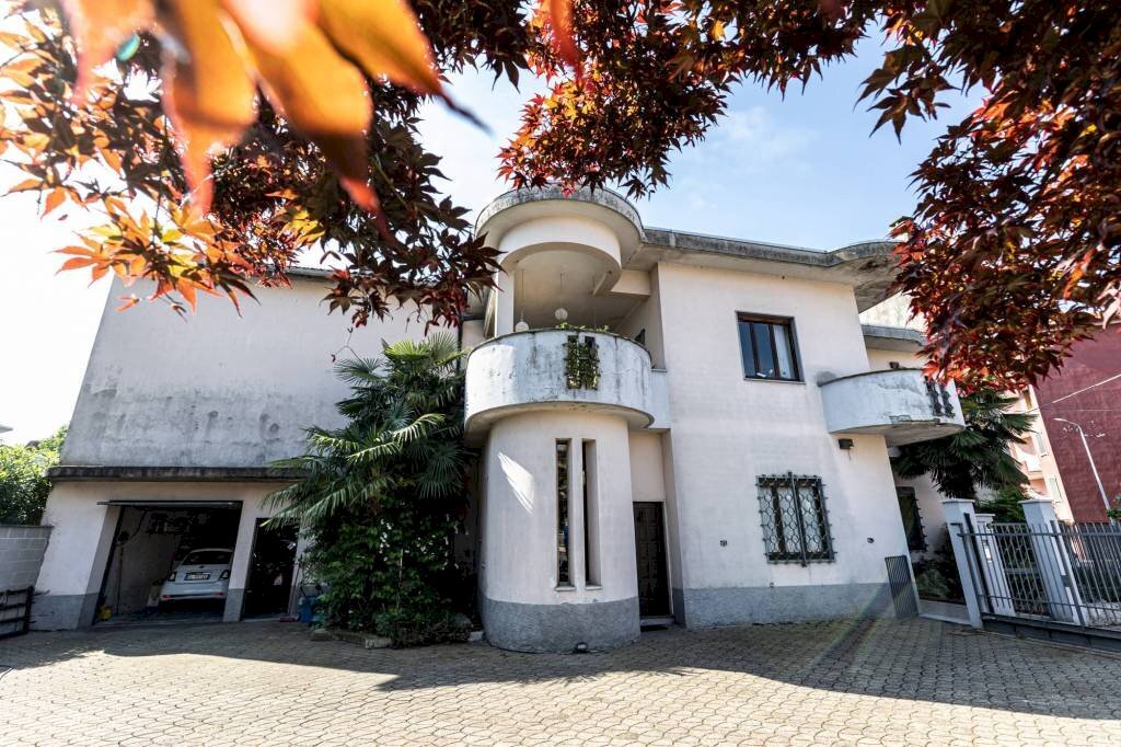 Cortile interno - Villa via Madonna delle Grazie, 46, Trecate - foto 2