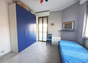 Camera da letto - Trilocale via San Leonardo, Massa - foto 10