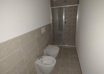 Bagno - Bilocale via Madama Cristina, 65, Torino (zona San Salvario) - foto 5