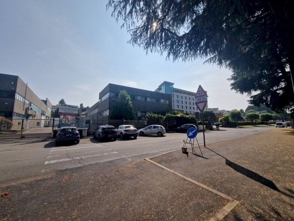 Facciata - Capannone via per Castellanza, Legnano - foto 1